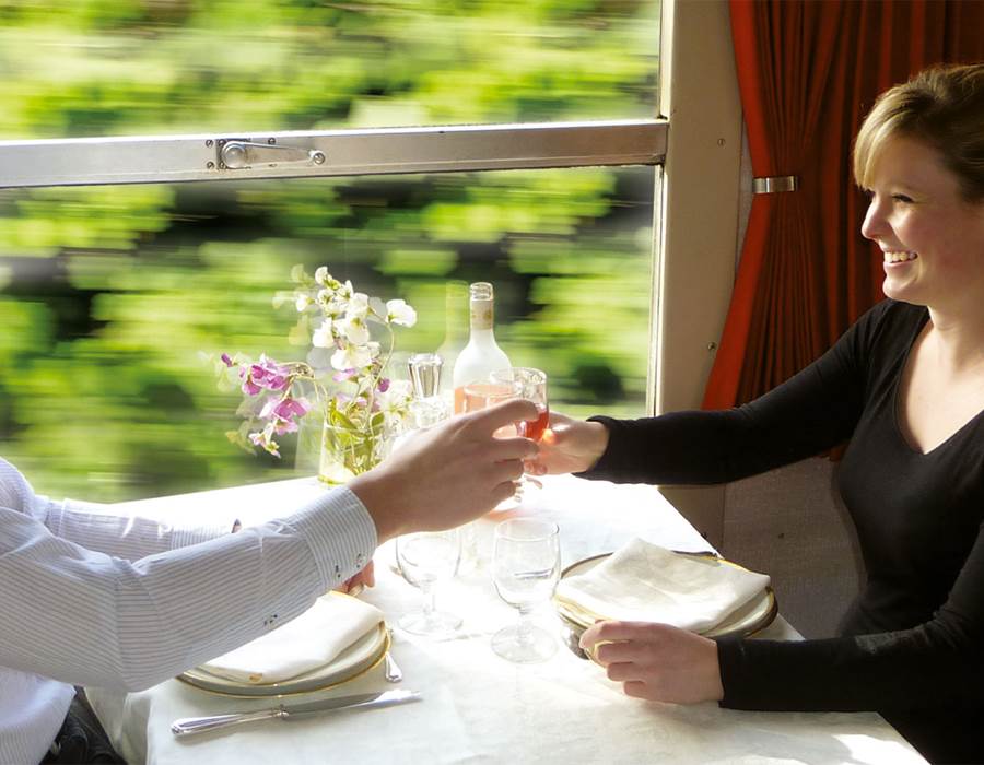 Célébration en train restaurant - Photo CFVE
