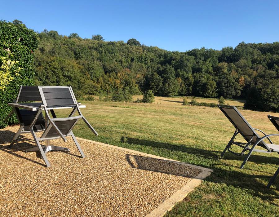 Champ de l'Hoste. Larzac. Suite côté pré. Vue extérieure, Terrasse.