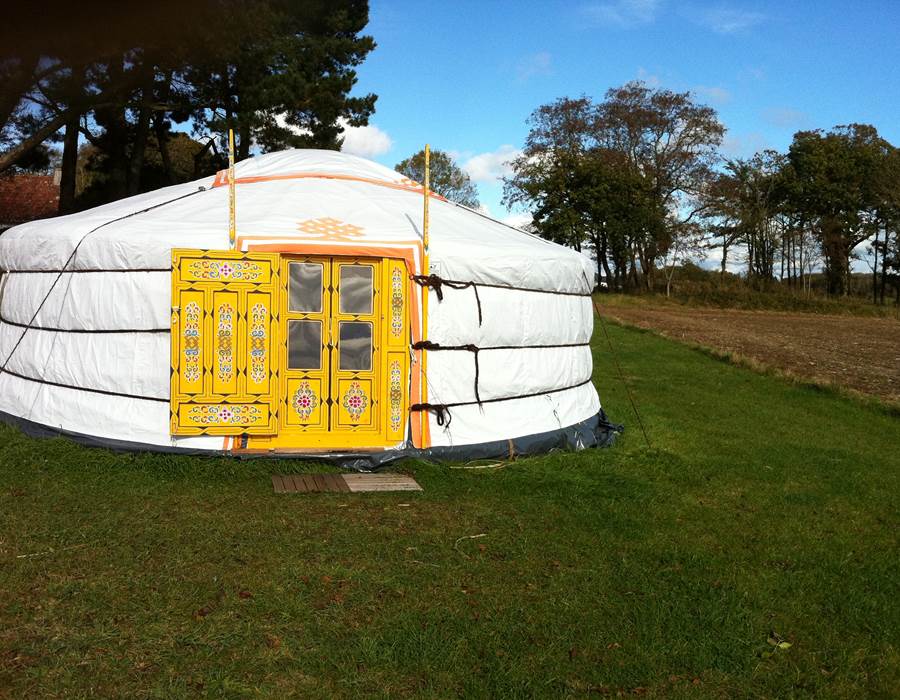 yourte jaune