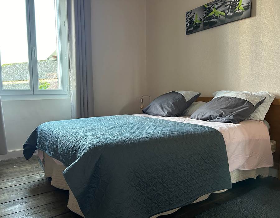 Grande chambre avec lit Bébé le Ramande