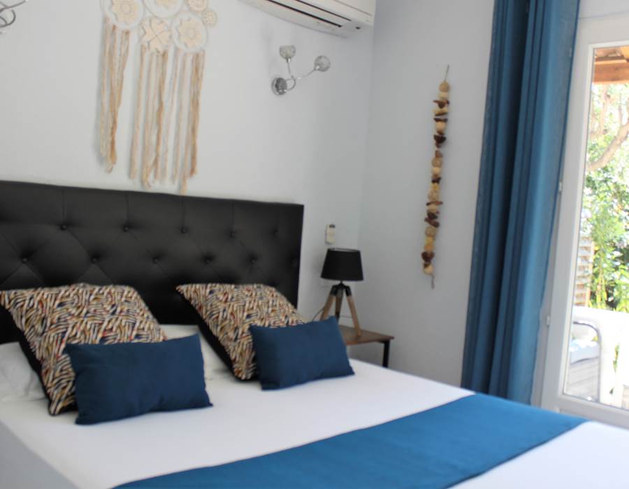 Chambre vue jardin appartement Saleccia