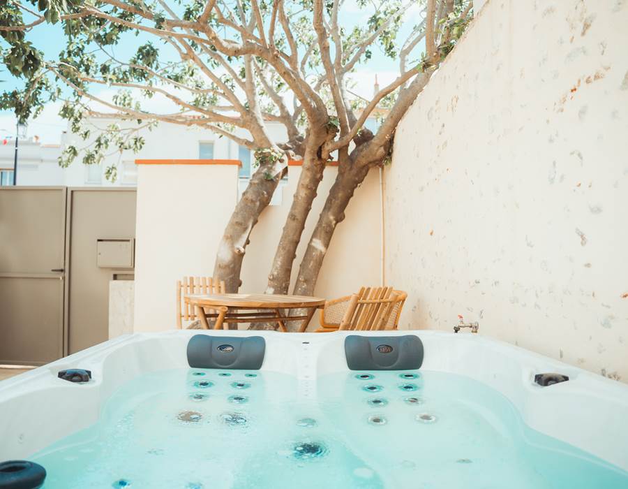 MAISON-BALAS-Suite-Casa-&-Spa-Terrasse-Jacuzzi