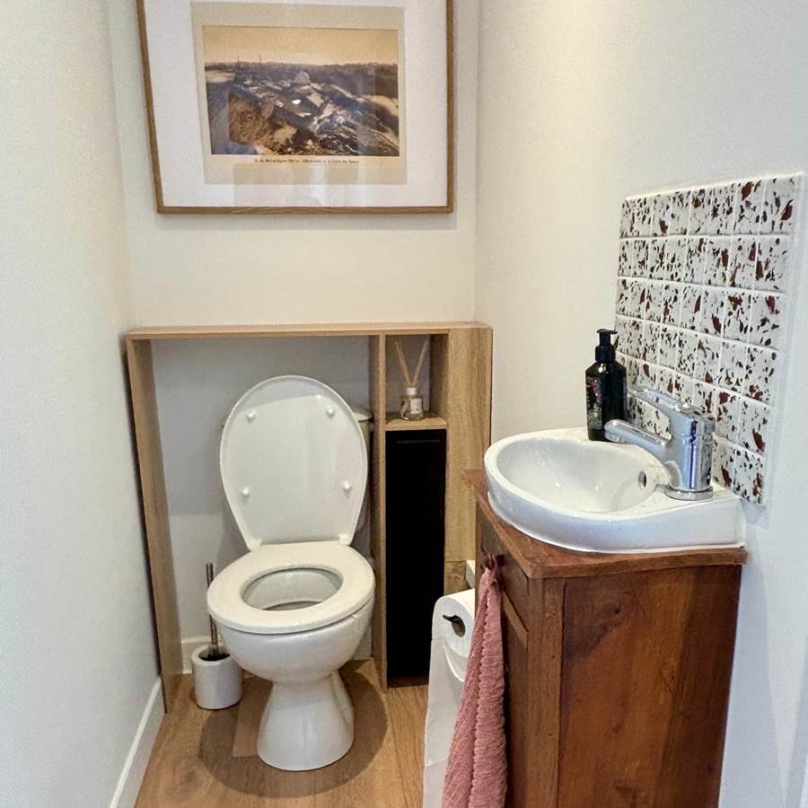 Mezzanine: WC