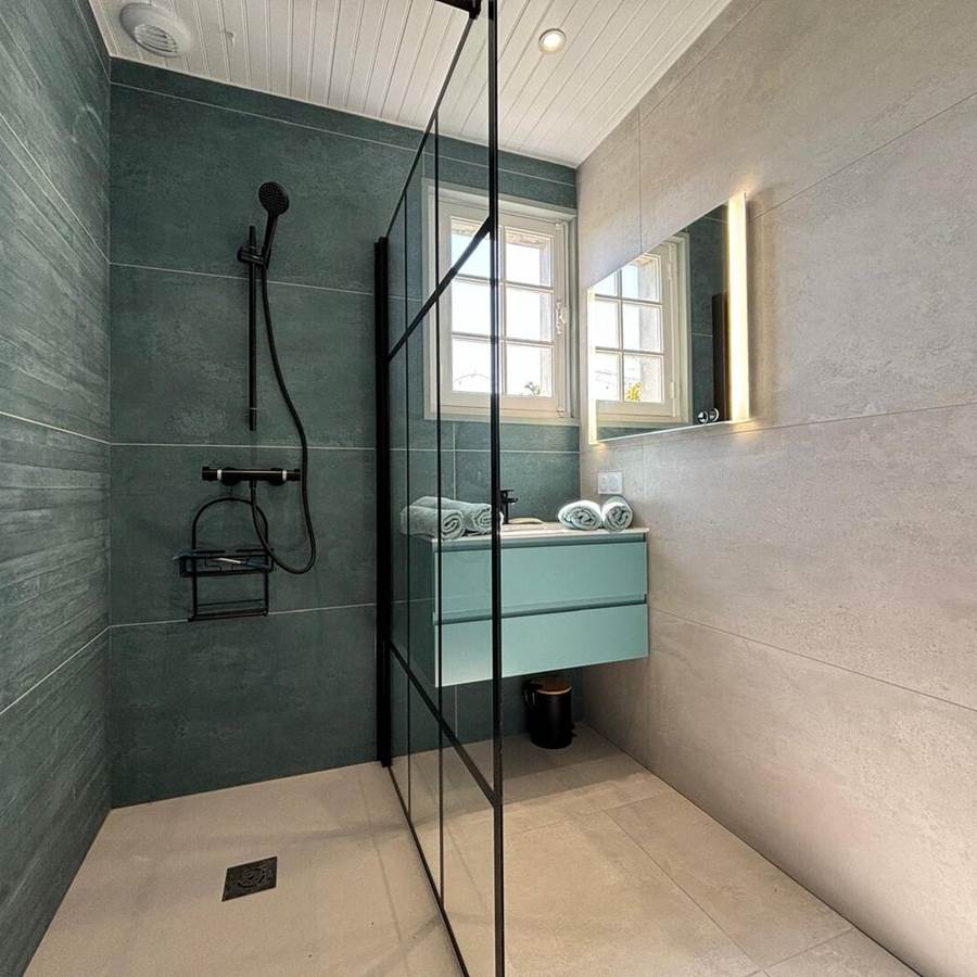 Le Clos des Agapanthes - salle de bain, douche à l'italienne, simple vasque