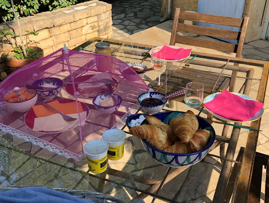 Petit-déjeuner pour 2 (pouvant aller jusqu'à 16 personnes...) MVG