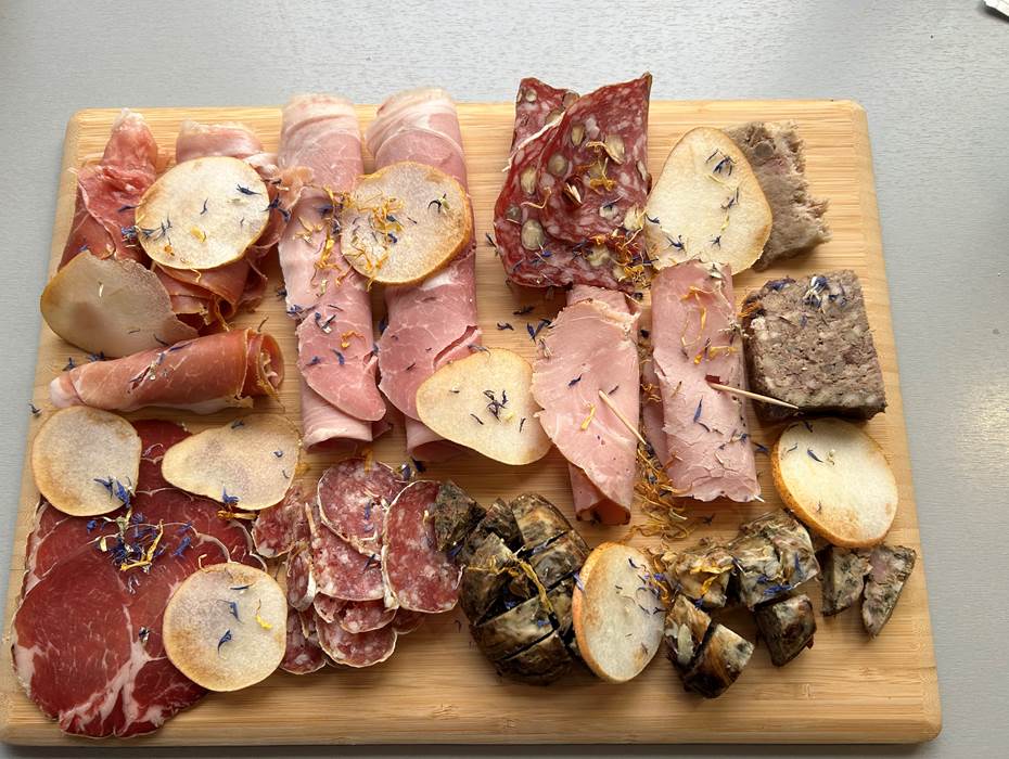 Exemple d'une planche charcuterie réalisée. MVG