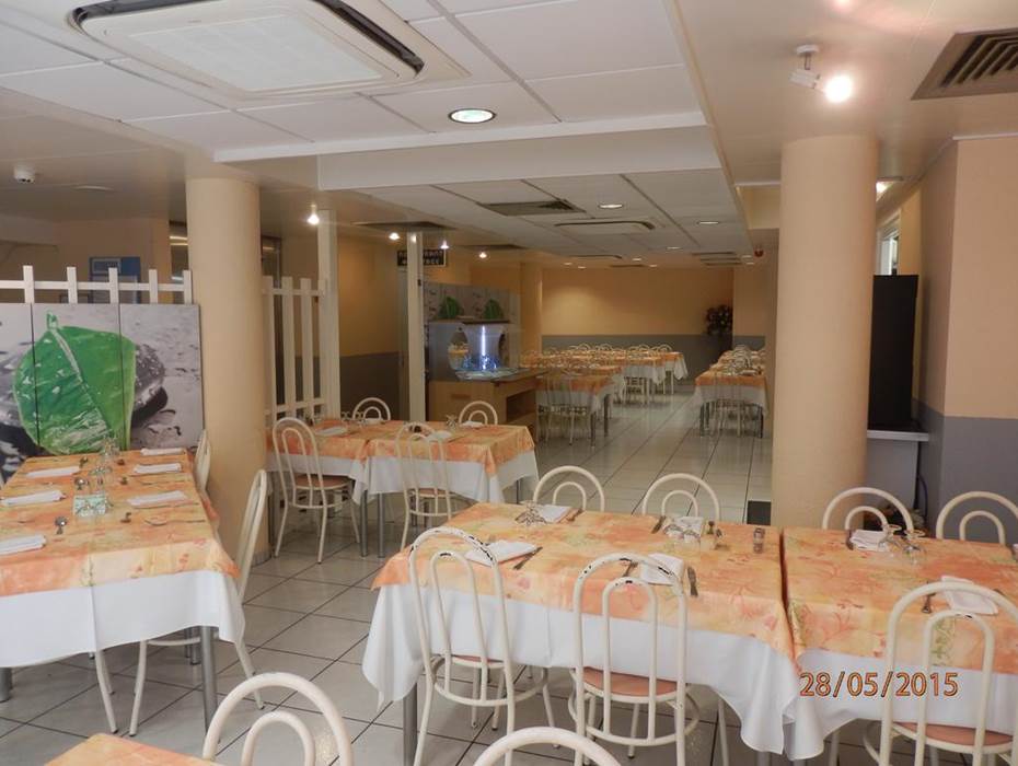 salle resto bas (1)