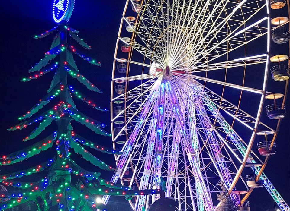 La grande roue du marché de Noel