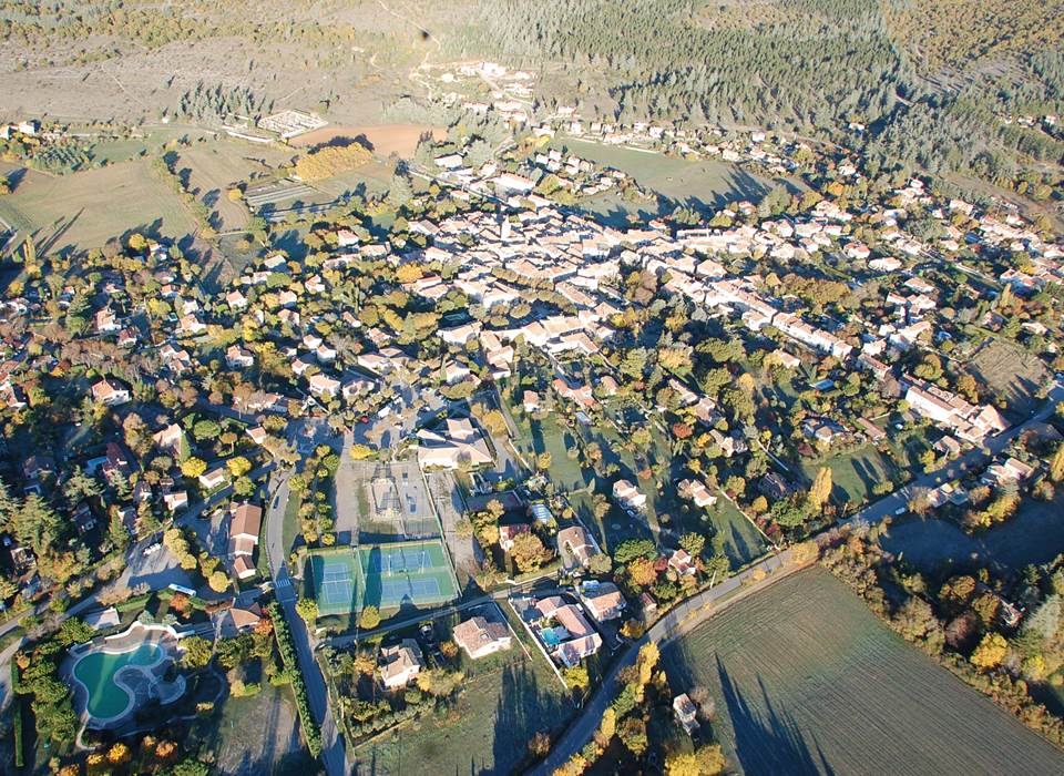 Notre beau village vu du ciel