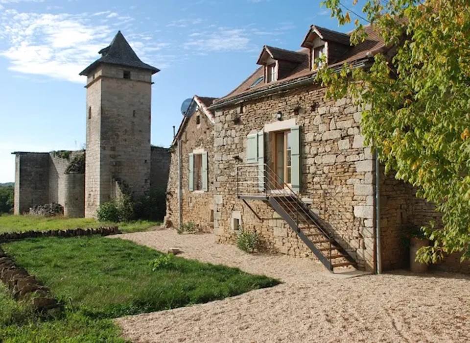 le-chateau-de-pervinquieres-exterieur