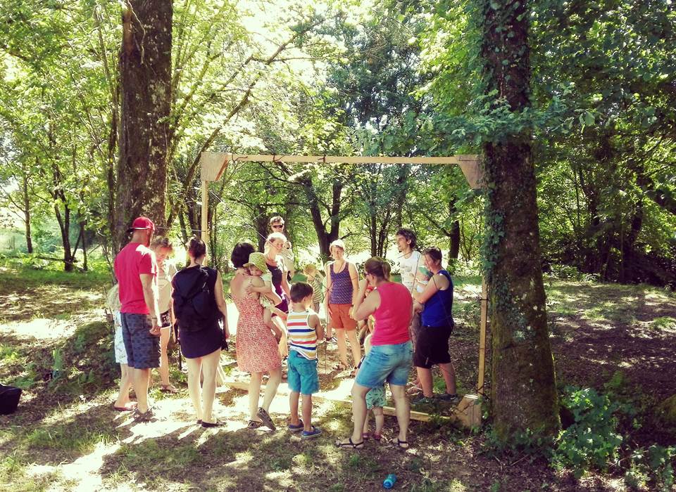 jeux coopératives dans les bois pendant l'été, samenwerkingsspelen tijdens de zomer, teambuilings activiteiten zomer