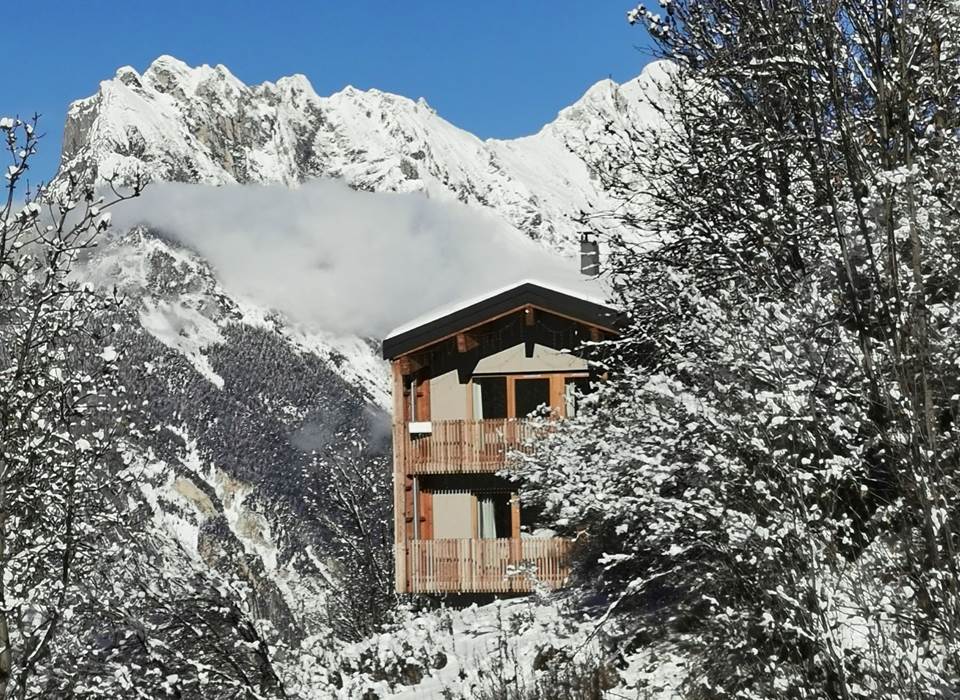 Le chalet- en arrière plan les mamelles de Beaune versant Ouest de la Vanoise