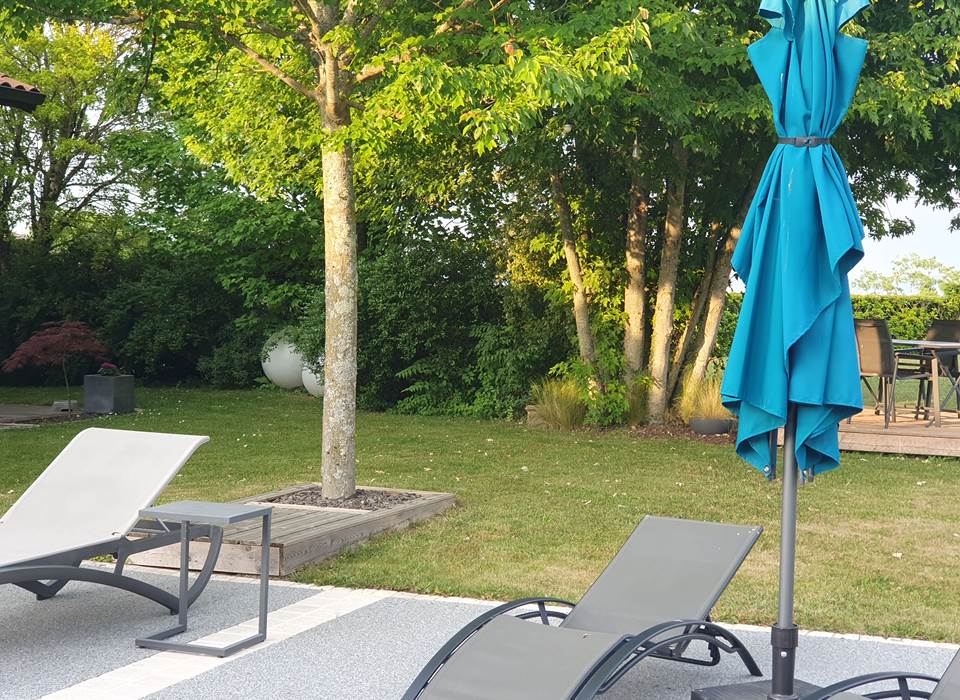 Devant la terrasse