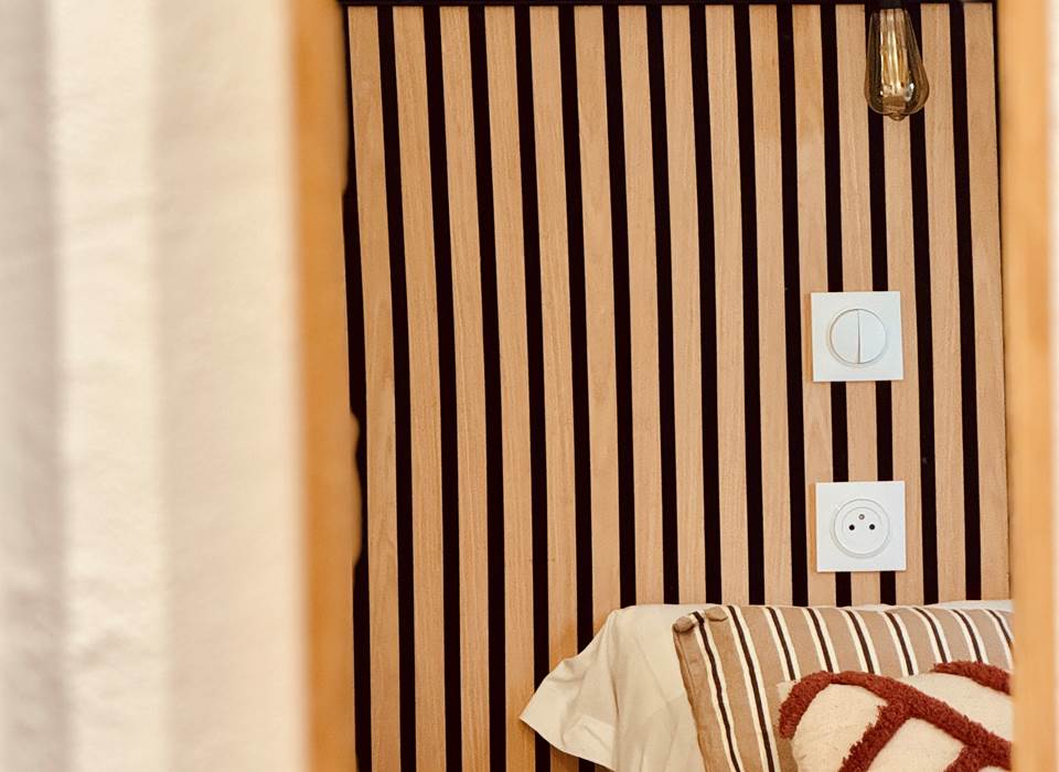 salle-eau-douche-chambre-pmr-hotel-le-nid-argeles-sur-mer.webp