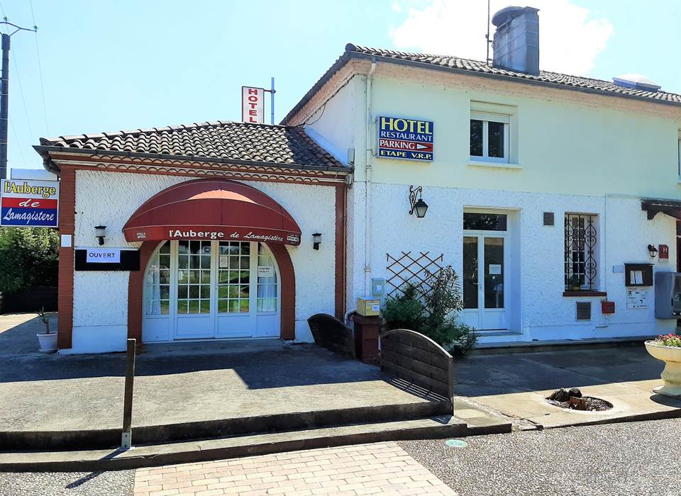 Façade de l'Auberge de Lamagistère