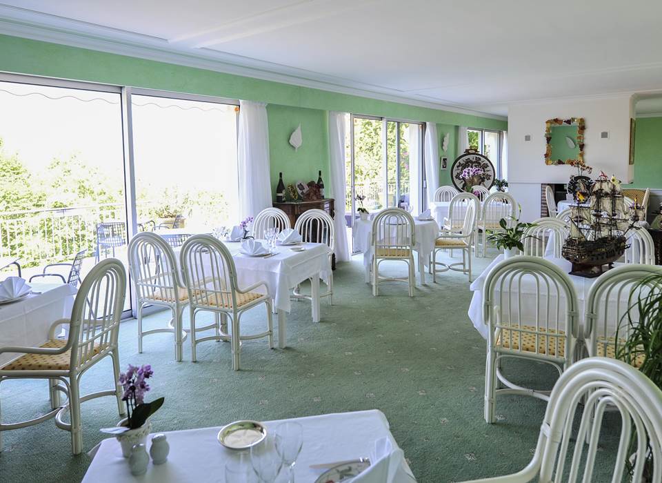 Villa Ric, table gourmande avec vue Vallée de la Dordogne