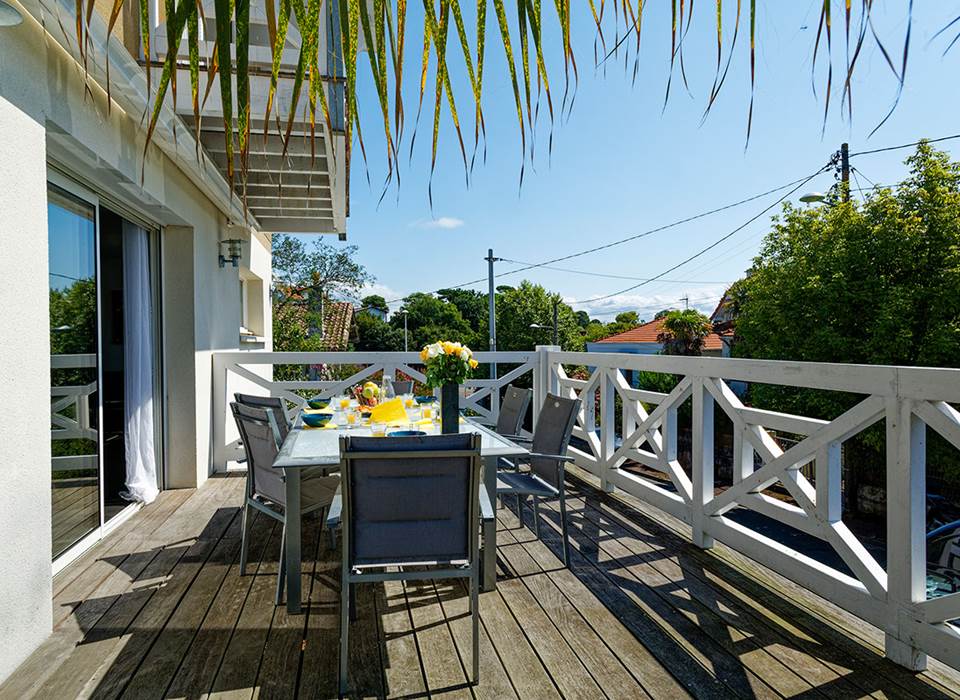 Coin repas en terrasse