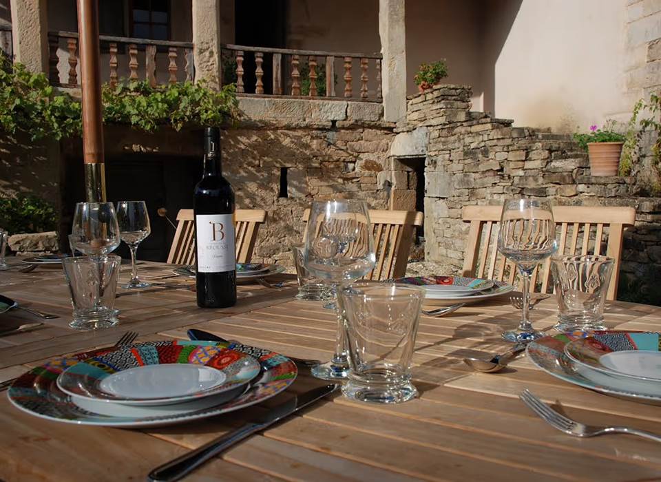 table-le-chateau-de-pervinquieres-exterieur
