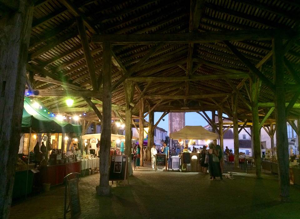 Halle historique à Bassoues, retour à l'époque de d'Artagnan