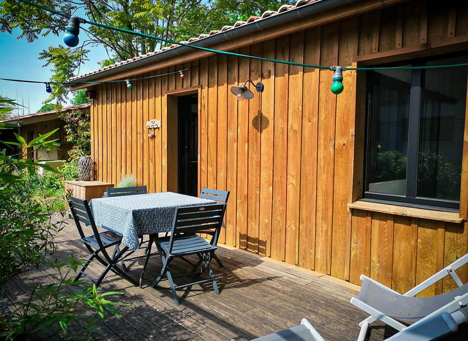 Prendre ses repas sur la terrasse du gîte ou faire la sieste, à vous de choisir