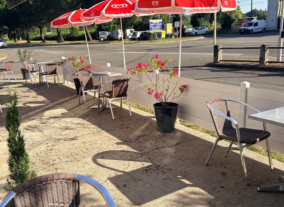 TERRASSE DU BAR
