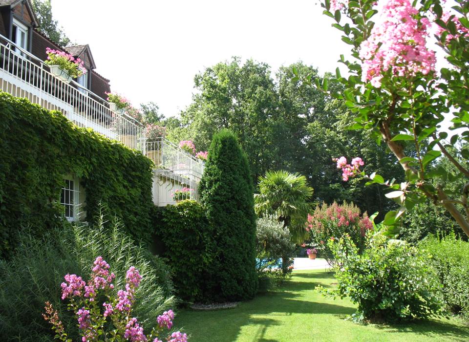 Villa Ric, table gourmande et chambres à Saint-Céré proche Rocamadour, vue nature
