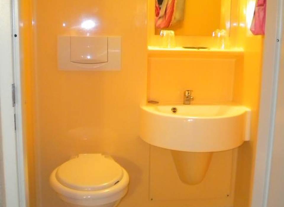 SALLE D'EAU AVEC DOUCHE
