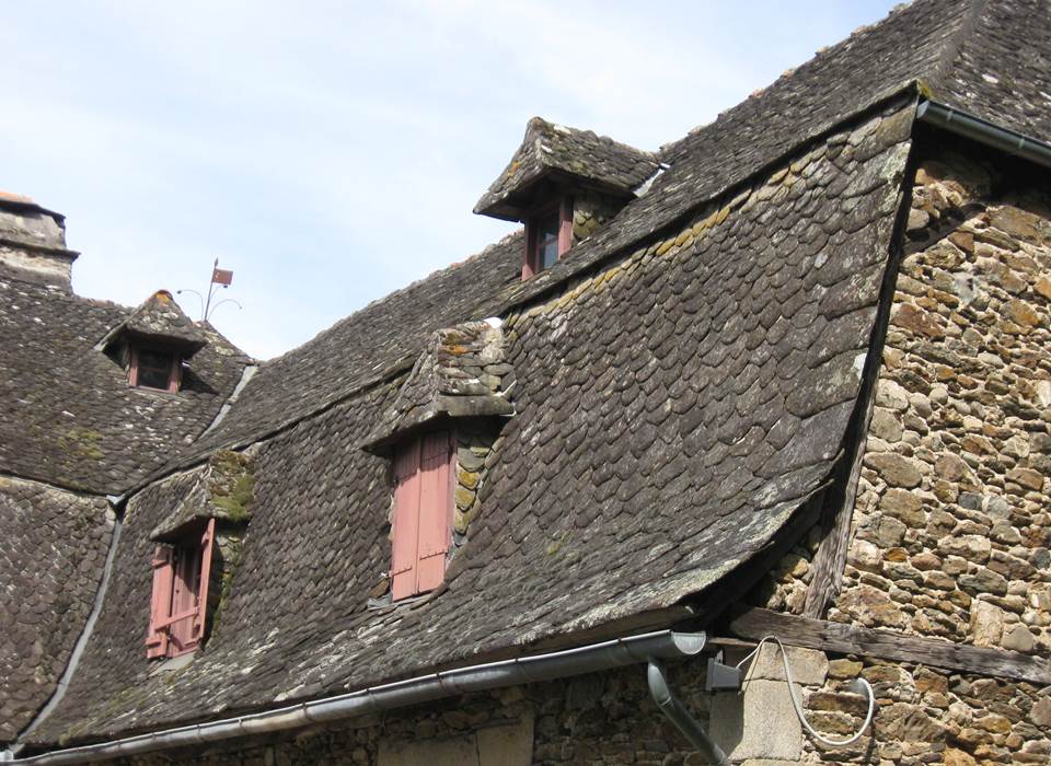 le Pradel_toits_en_lauze