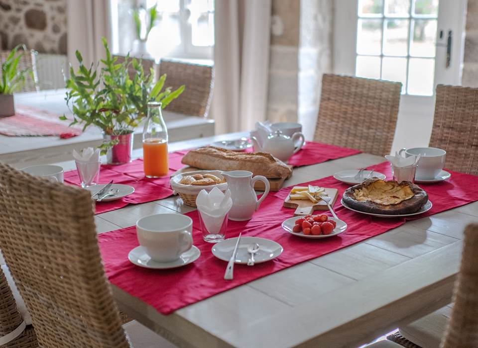 La Vieille Maison de Pensol - petit déjeuner inclus - chambres d'hôtes et table d'hôtes