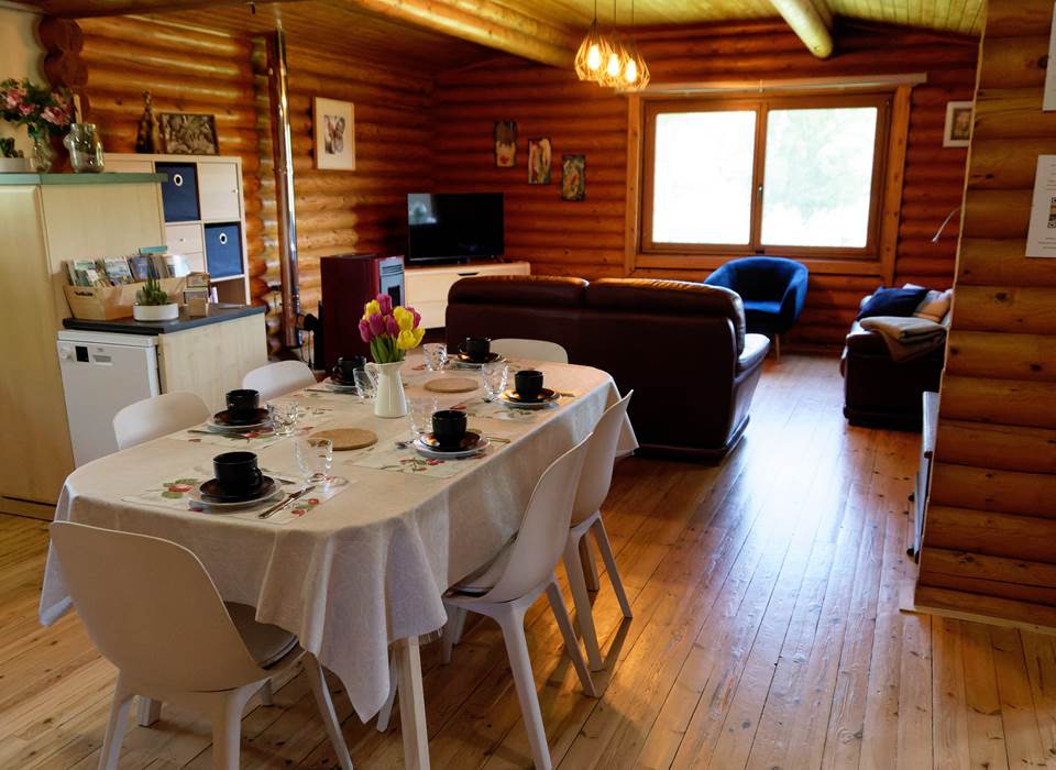 Le chalet du Ménobu 'La salle à manger et le salon'