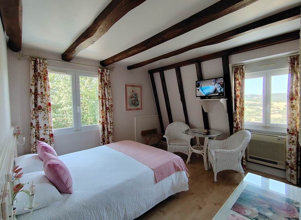 Villa Ric, chambres climatisées proche Rocamadour, Padirac, Loubressac, Autoire