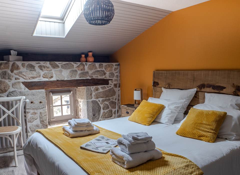 La Vieille Maison de Pensol - chambre pour 2 -  charme et calme