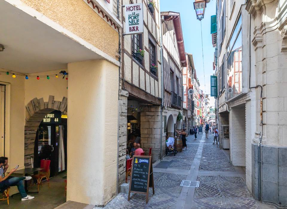Rue Port Neuf