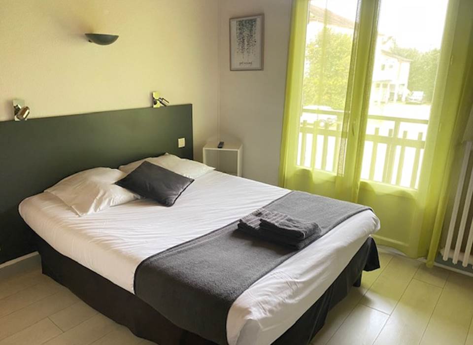Chambre à grand lit