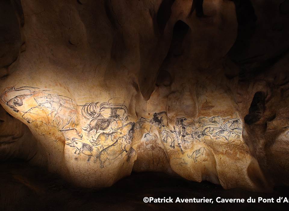 Panneau-des-lions©-Patrick-Aventurier---Caverne-du-pont-darc