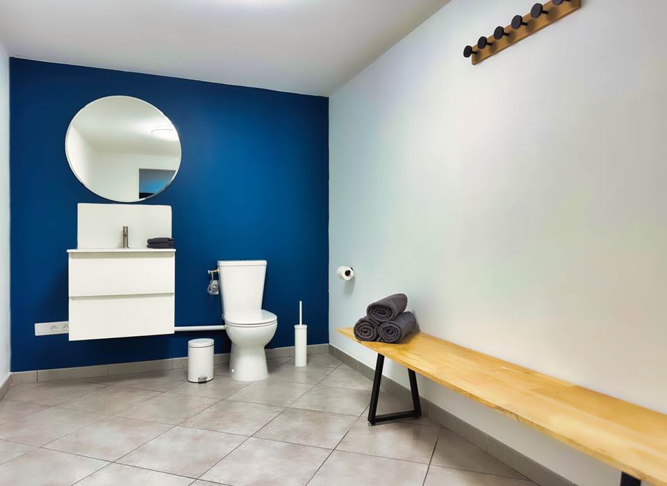 Espace vestiaire et sanitaires dans spa privatif – Spa Le Magnolia