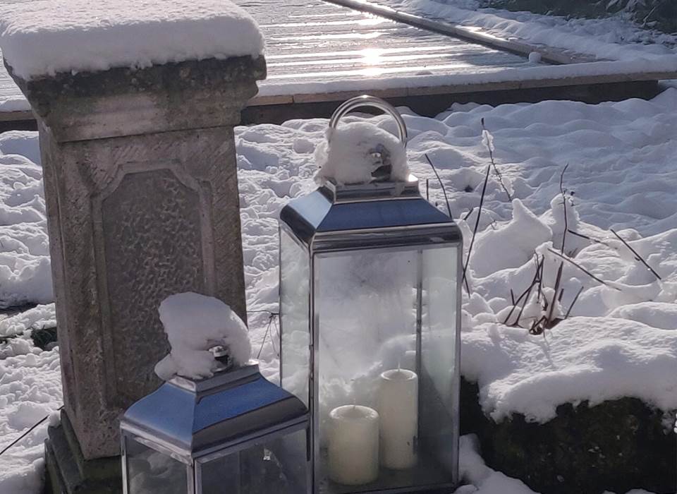 Neige sur le jardin du gîte