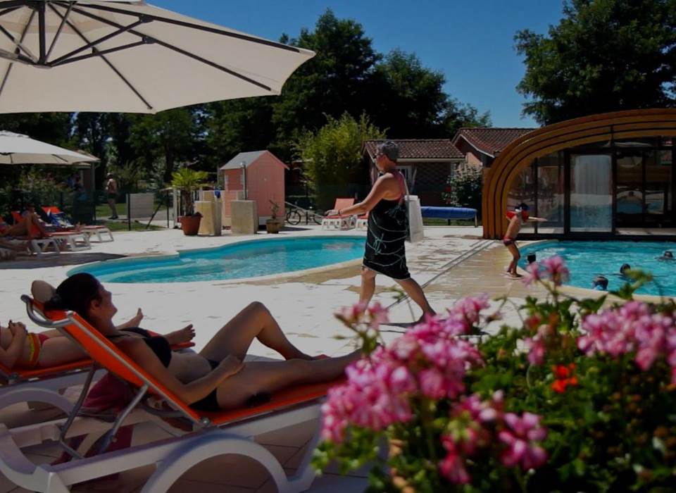 LE-HAMEAU-DES-GENÊTS-Piscine