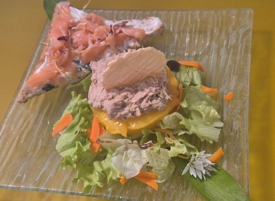 Pêche au thon et toast de saumon