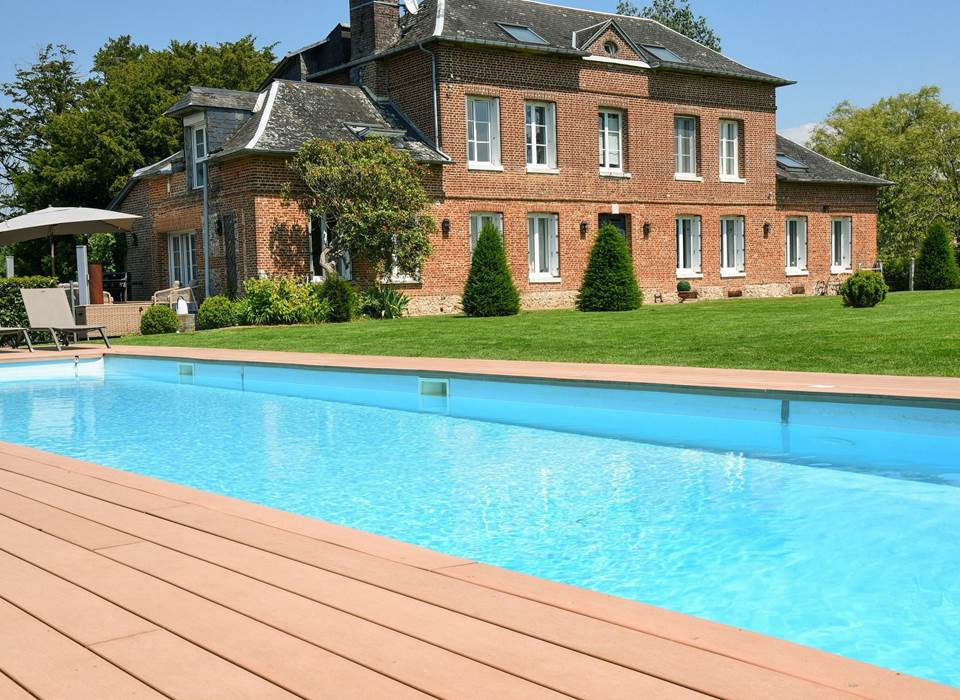 ClosSaintJoseph_maison 19eS avec vue sur piscine