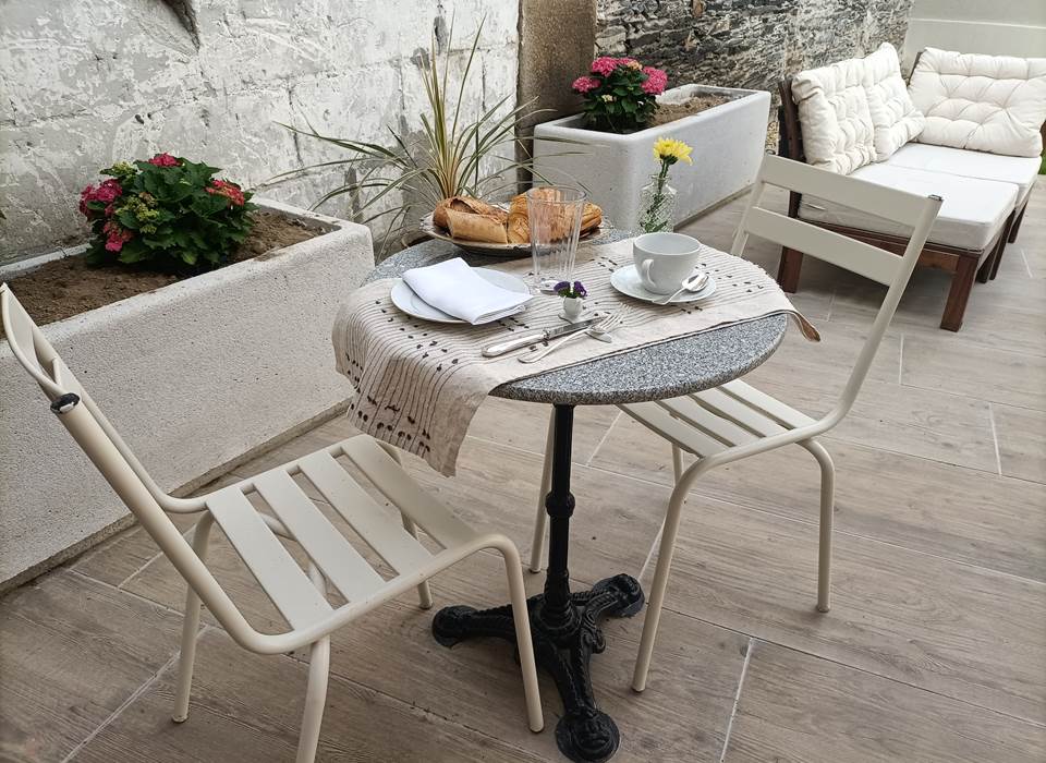 Villa Buffon Angers petit dejeuner terrasse