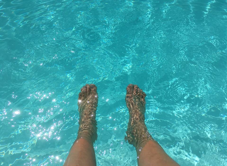 Les pieds dans l'eau au Cellier des Amis