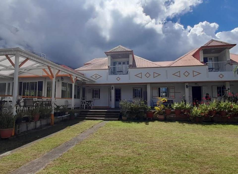FACADE 4