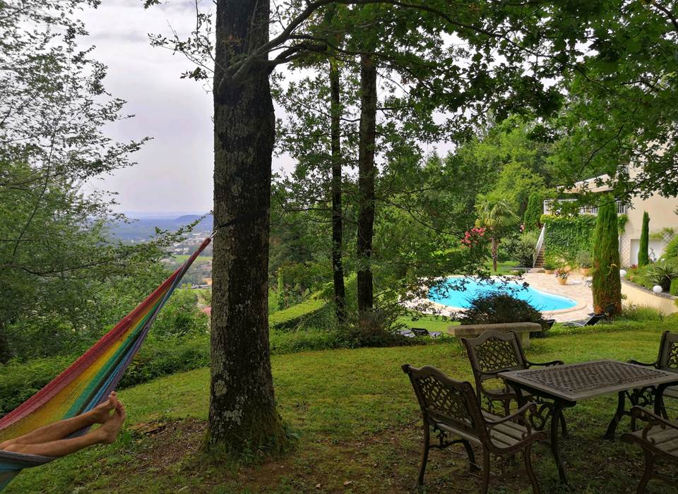 Détente, sieste à la fraicheur du sous-bois #villaric