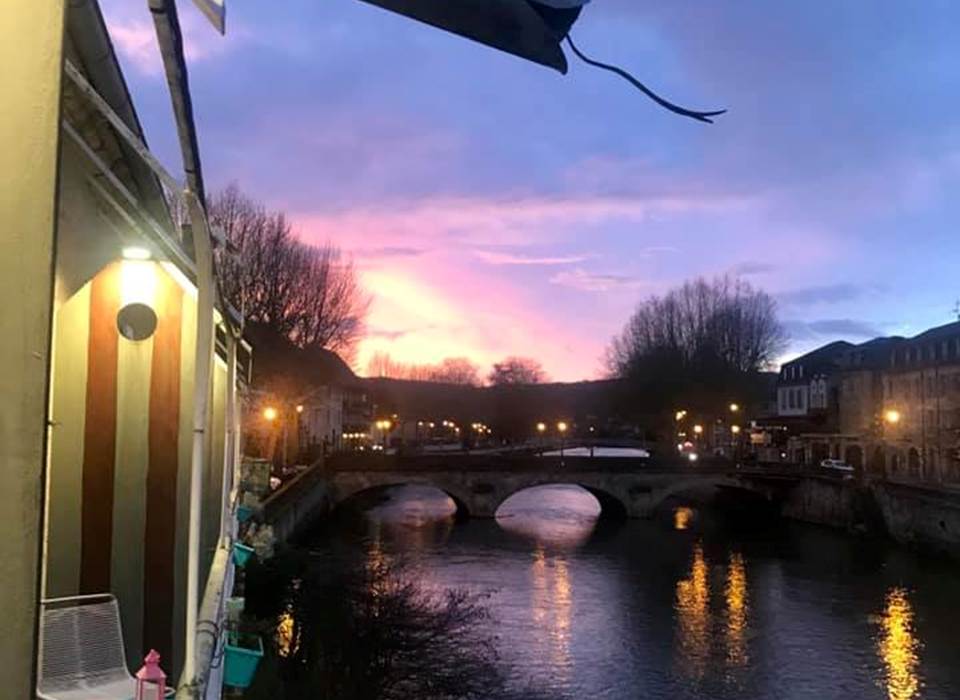 Hôtel des Bains, vue sur le pont Gambetta depuis les balcons
