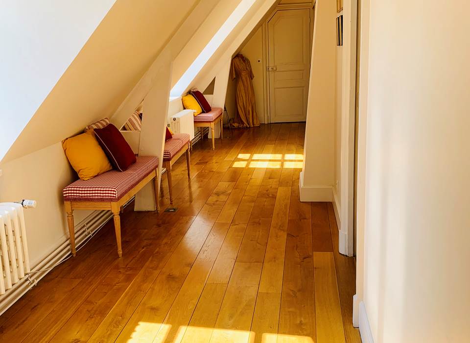 couloir des suites ensoleillé