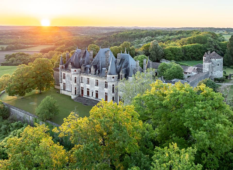 DJI_0067- Cha^teau Michel de MontaigneDe´clic&De´colle