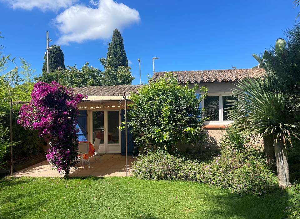MAISON BLEUE