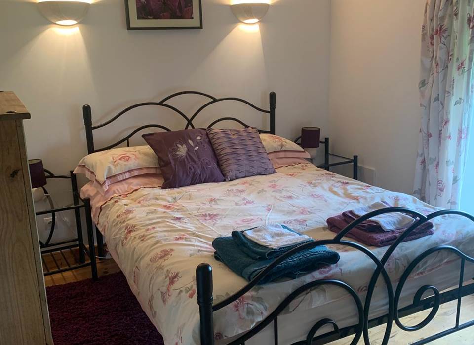 Double bedroom in Poppies
