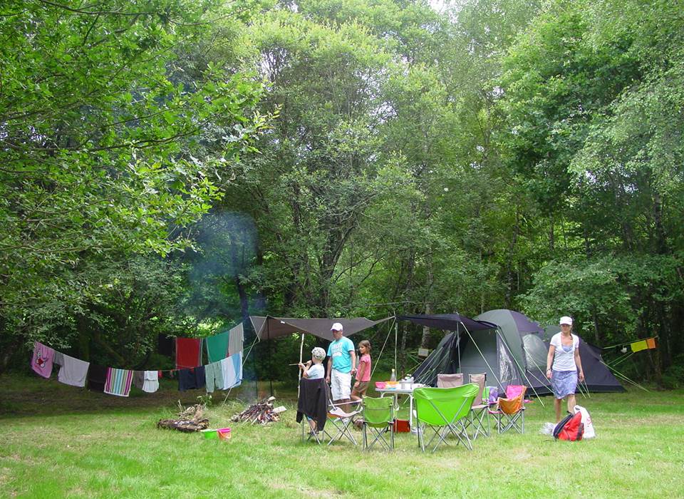 gezinscamping, semi sauvage, kamperen in de natuur,  bijna wild kamperen, faire du camping à l'ancien, ouderwets kamperen, gay friendly, faire du camping mono parental, eenoudergezin kamperen